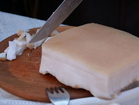 Гастроентеролог: Малко парче сланина подобрява имунитета и либидото