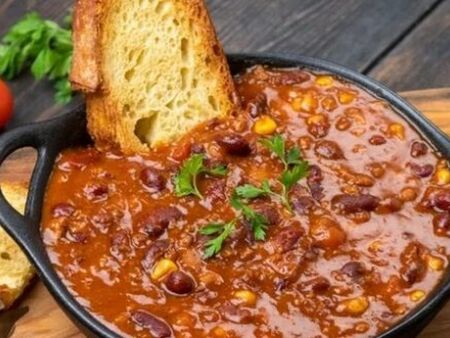 Всяка година на Бъдни вечер правя мачкан боб с подправки по тази рецепта