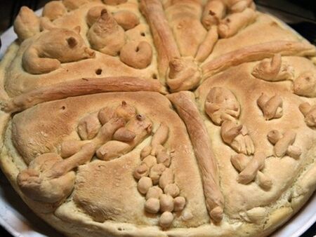 Стотинка или евроцент – каква да бъде паричката в празничната питка