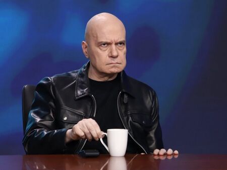 Слави Трифонов: Ако реша да уволня някого, а на ПП-ДБ не им хареса, те ще направят протест под офиса ми, така ли?