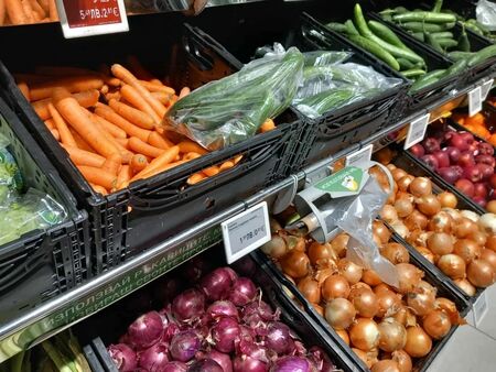 КЗП санкционира търговци за необосновано поскъпване в периода на двойно обозначаване на цените