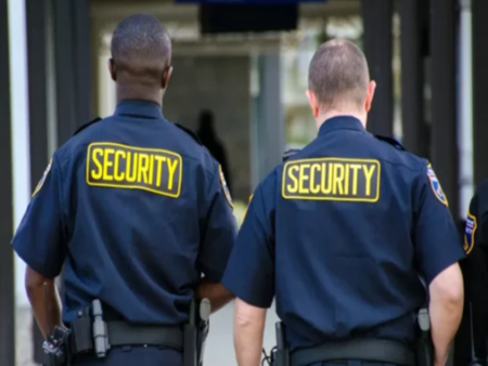 Девет убити при стрелба в таверна в ЮАР