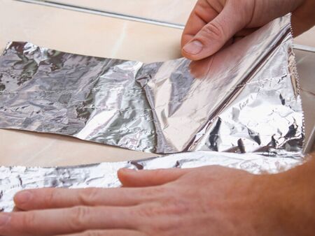 Алуминиевото фолио - 6 изненадващо полезни приложения извън кухнята