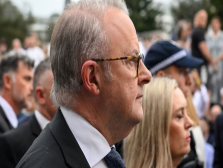 Премиерът на Австралия освиркан на възпоменание за жертвите от Бондай