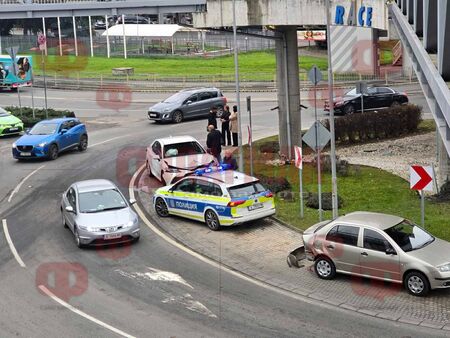 Катастрофа блокира движението на "Трапезица", софийска Тойота се заби в бургаска Шкода