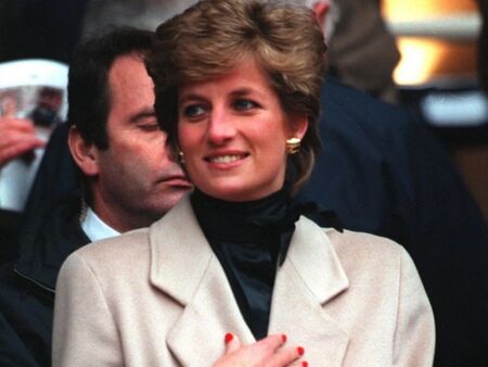 Откриха снимка на принцеса Даяна, скрита в дома на финансиста Джефри Епстийн