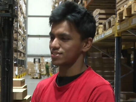 Чужденец: Заплатата ми стига. В България харча около 300 лева, останалите ги пращам у дома