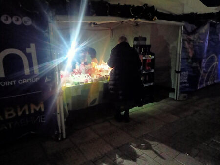 В най оборотното време срещу Коледа търговията и забавата внезапно