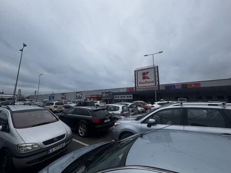 Няма да повярвате на какво се дължи лудницата в хипермаркетите в Бургас