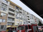Голям пожар в жк. Лазур вдигна на крак огнеборци и полиция, бургазлия в откаран в болница