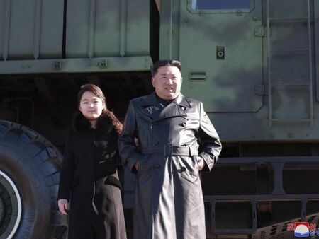 Ким Чен Ун заедно с дъщеря си, демонстрира икономическия напредък на Северна Корея преди ключов партиен конгрес