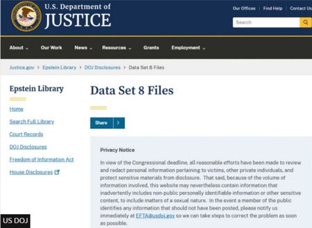 Те включват близо 400 видеоклипа електронни таблици с доказателства изрезки