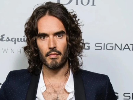 Известен актьор обвинен в серия изнасилвания