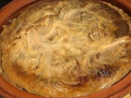 Най-вкусната капама с кисело зеле за Коледа става по тази рецепта