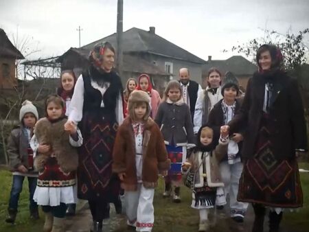 Коледни традиции от Европа: Необичайни обичаи и празнични ритуали