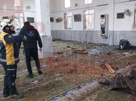 Атентат в джамия: Най-малко петима загинали и 21 ранени