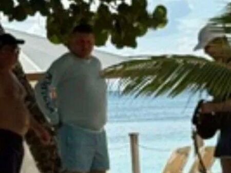 Докато украинци измират като мухи на фронта - ген. Залужни на воаяж на Карибите