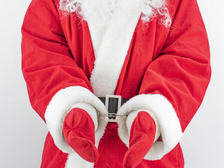 Полицаи задържаха палестинец, облечен като Дядо Коледа