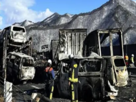 Ад на магистрала в Япония: Жена загина, над 50 коли в сблъсък и пламъци