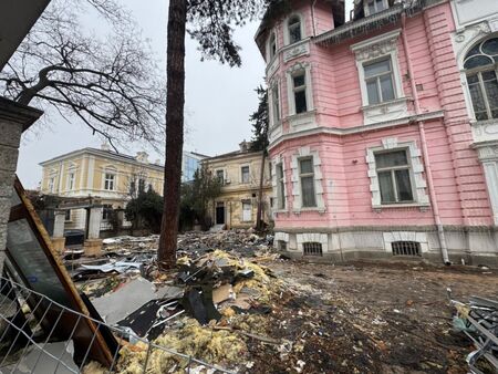 Събориха култовото заведение "Занзибар"