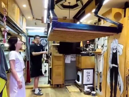 Малък апартамент, голяма идея: Как един мъж превърна дома си в технологично чудо