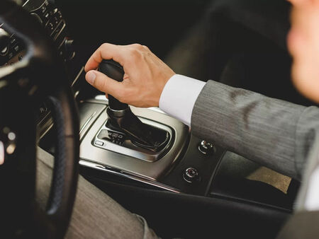 Вярно ли е, че карането на неутрална предавка е полезно