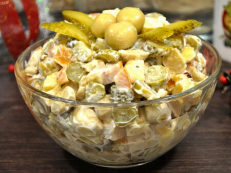 6 лесни рецепти за новогодишни салати, които впечатляват с вкус и визия