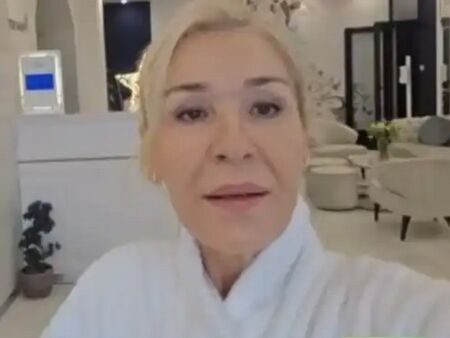 Гала се появи по халат в ефир - вижте лукса, в който се лекува водещата