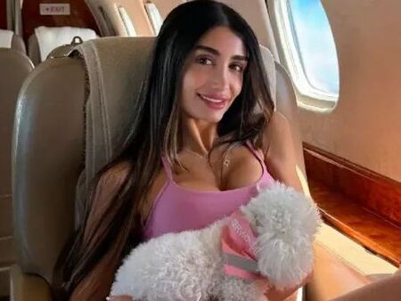 Модел на бельо под домашен арест с електронна гривна: обвинена в измами и обир на богати мъже