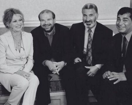 Белица се поклони пред Брижит Бардо, която сложи край на танцуващите мечки в България