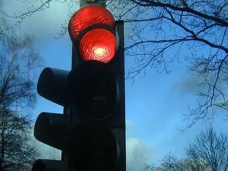 Полицейска кола мина на червено и предизвика катастрофа