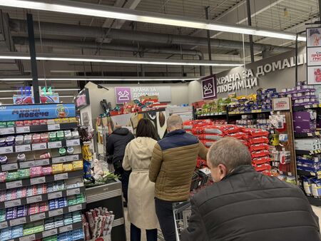 Важно! В новогодишната нощ хипермаркети и молове ще са с ограничено работно време, а някои от тях няма да отворят изобщо на 1 януари