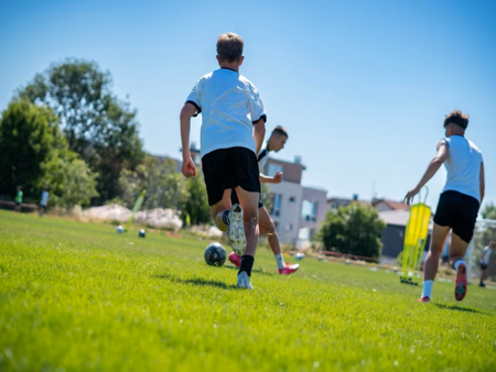 През 2026 г в града предстои изграждане на нова писта