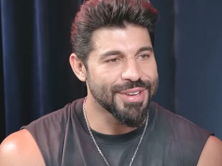 Фики напира за Евровизия, Роксана - също