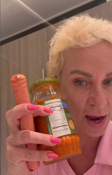 Утре Маргарита Петкова представя премиерно новата си книга „Тъй рече Виктор“ в Бургас