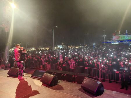 ЧНГ, Бургас! Хиляди посрещнаха заедно 2026 година на площад „Тройката“