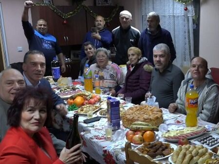 Кметът Димитър Николов посети приюта за бездомни в Бургас на Нова година