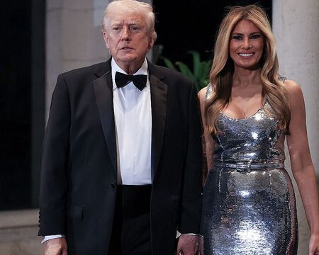 Мелания прикова погледите със сребърната си рокля, а Тръмп си пожела мир за света