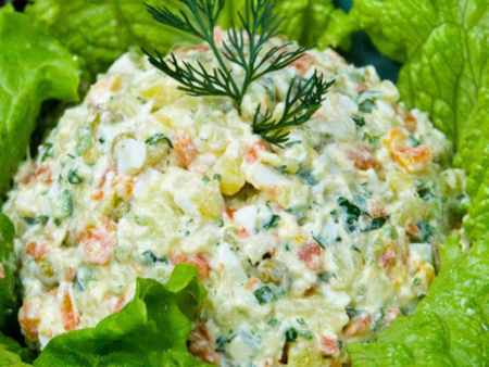 Салата "Столична" - чудна рецепта с вкус на домашна трапеза