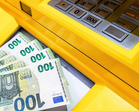 933 хиляди картови плащания за 48 часа: безкасовото плащане доминира след старта на еврото