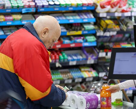 КЗП и НАП влязоха в магазините заради съмнения за завишени цени