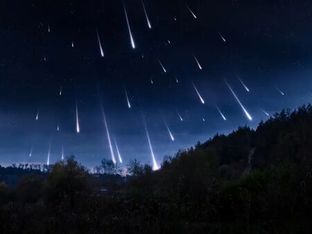Тази нощ наблюдаваме пика на метеорния поток Квадрантиди на фона на суперлуна