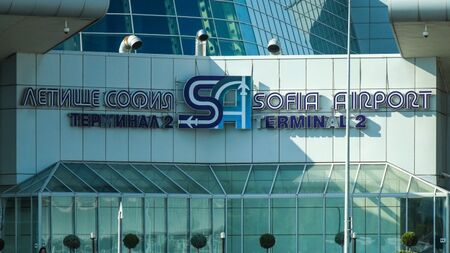 Заради силния вятър: Пренасочиха няколко полета от летище “Васил Левски”