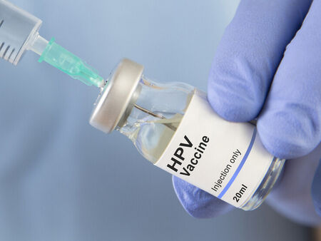 Безплатна ваксина за човешки папиломен вирус - вече и за момичета от 15 до 18 години