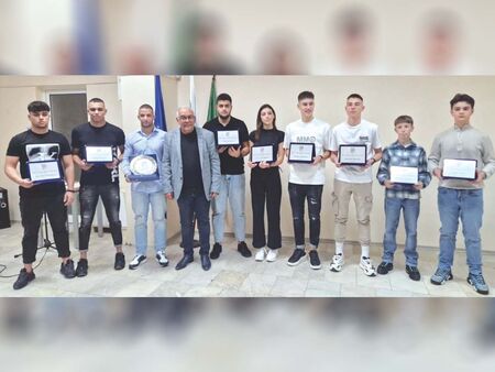 Карнобат отличи най-добрите спортисти за 2025 г.