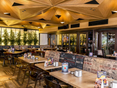 Ресторантьори вдигнаха бунт заради нов ресторант на Happy