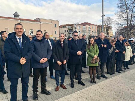 След минути ще започне литийното шествие към Моста за ритуала