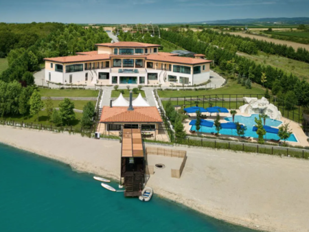Вилата на Новак Джокович край езеро в Сърбия – лукс за 15 000 евро на вечер