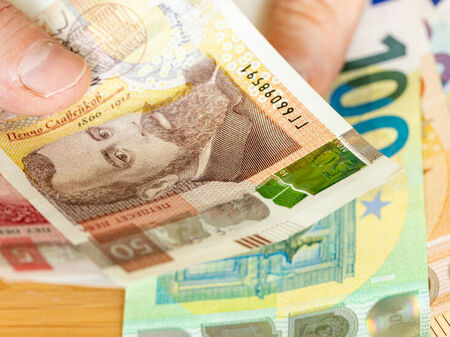 Банките незаконно събирали комисионни за обмяна на еврото