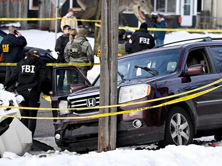 Застреляха нелегална, опитала да прегази служител на имиграционните власти
